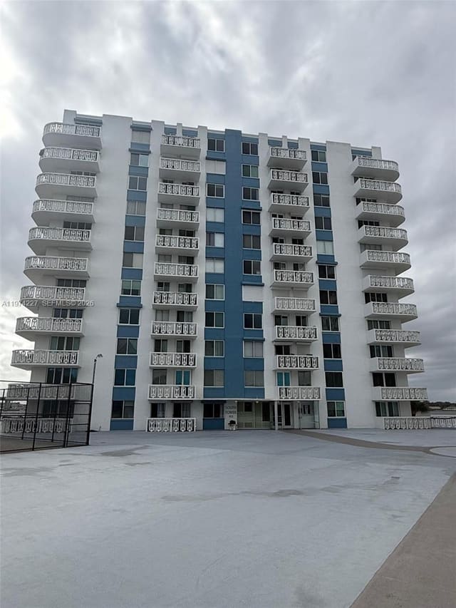 925 N Halifax 102, Daytona Beach, FL 32118
