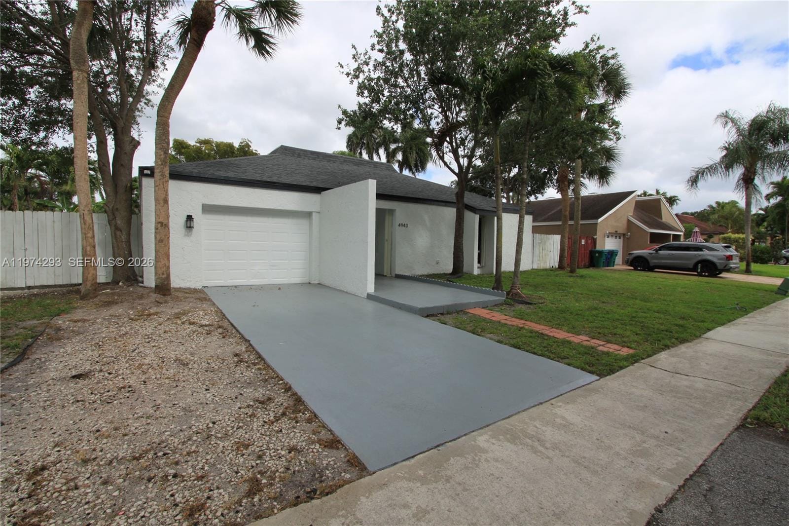 4940 SW 94th Way — photo 3