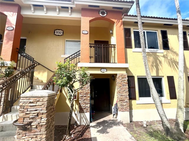 930 NE 33rd Terrace 203, Homestead, FL 33033