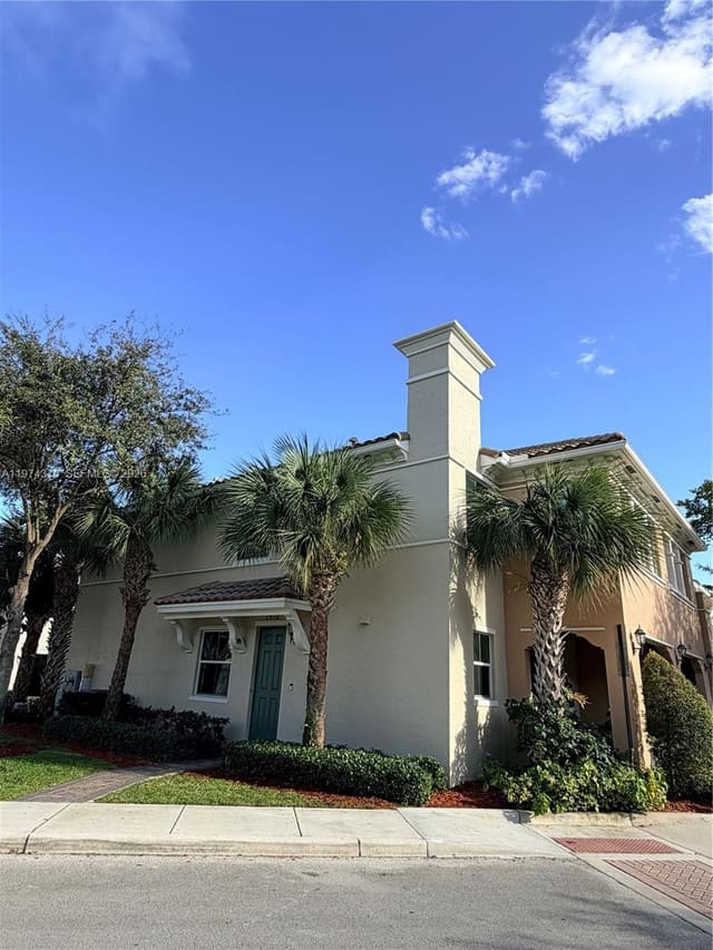 2970 N St John Drive, Cooper City, FL 33024