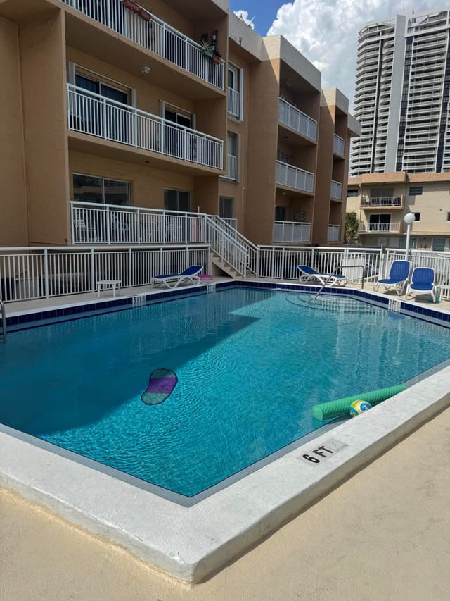 17051 NE 35th Avenue 307, Florence, North Miami Beach, FL