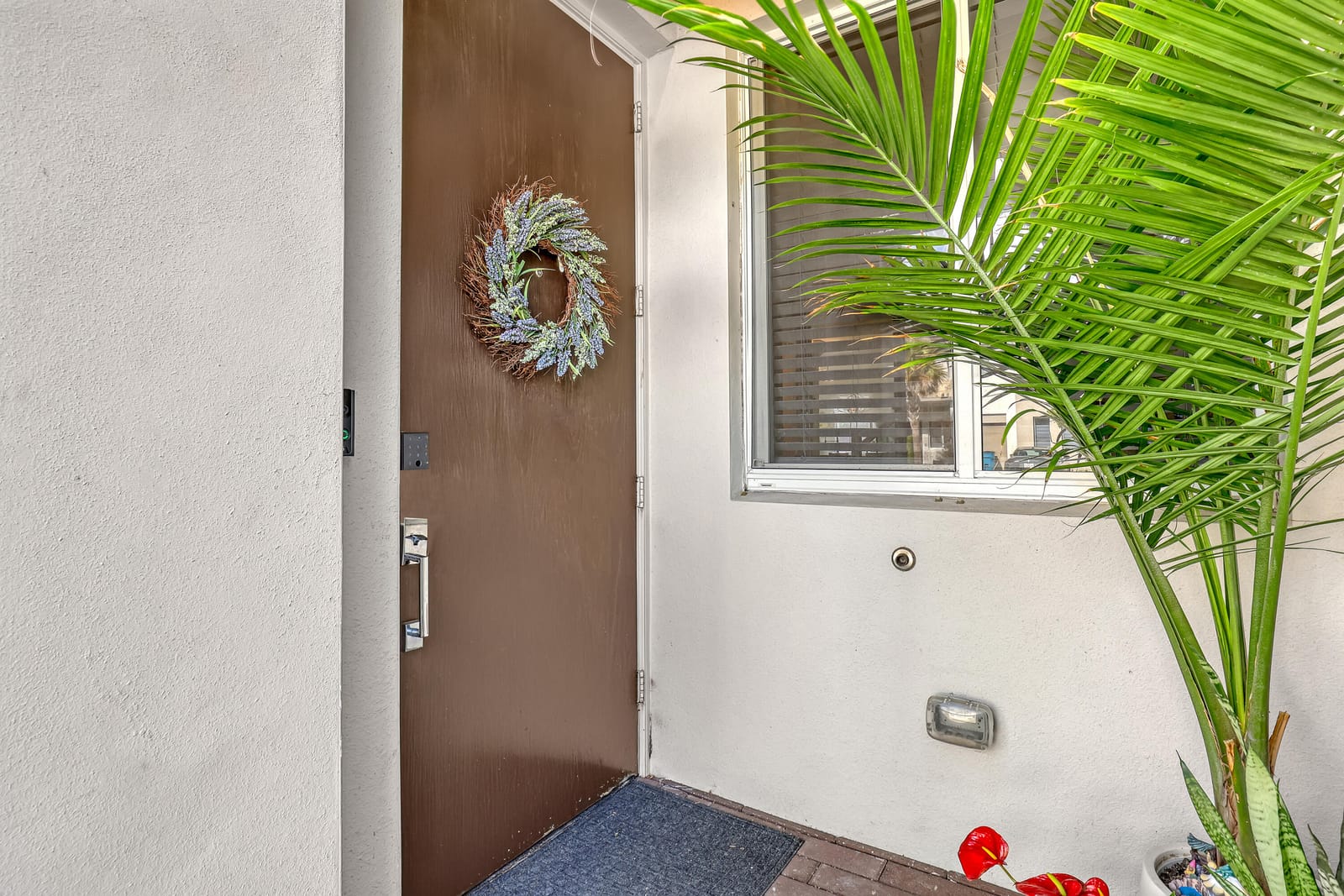 1010 Pioneer Way — photo 3