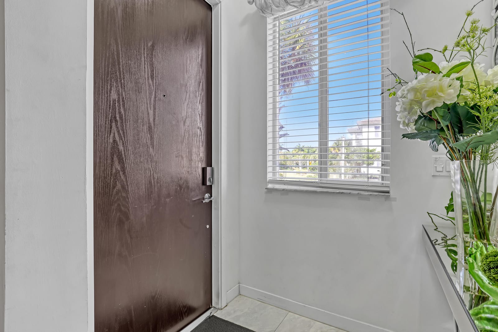 1010 Pioneer Way — photo 4