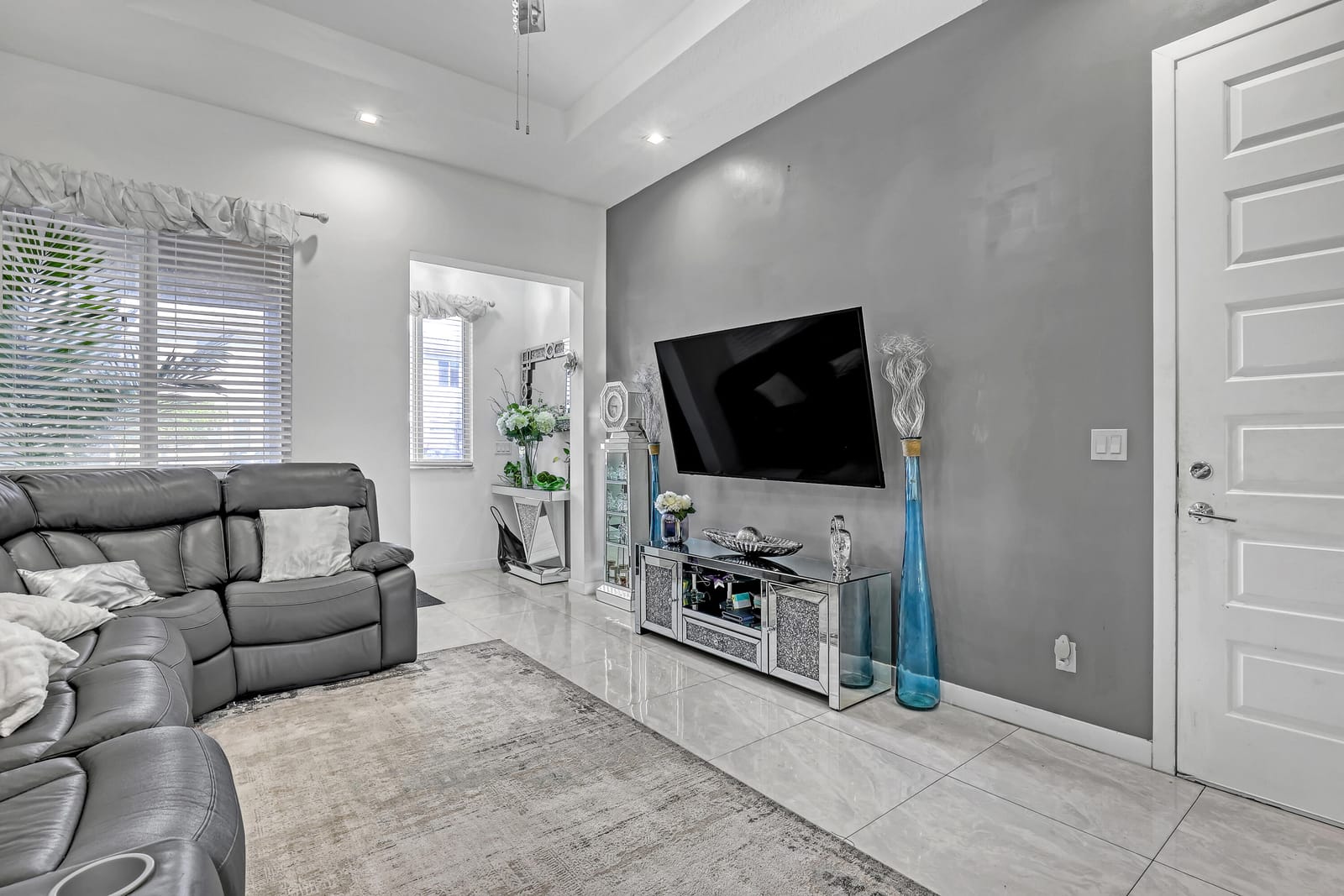 1010 Pioneer Way — photo 6