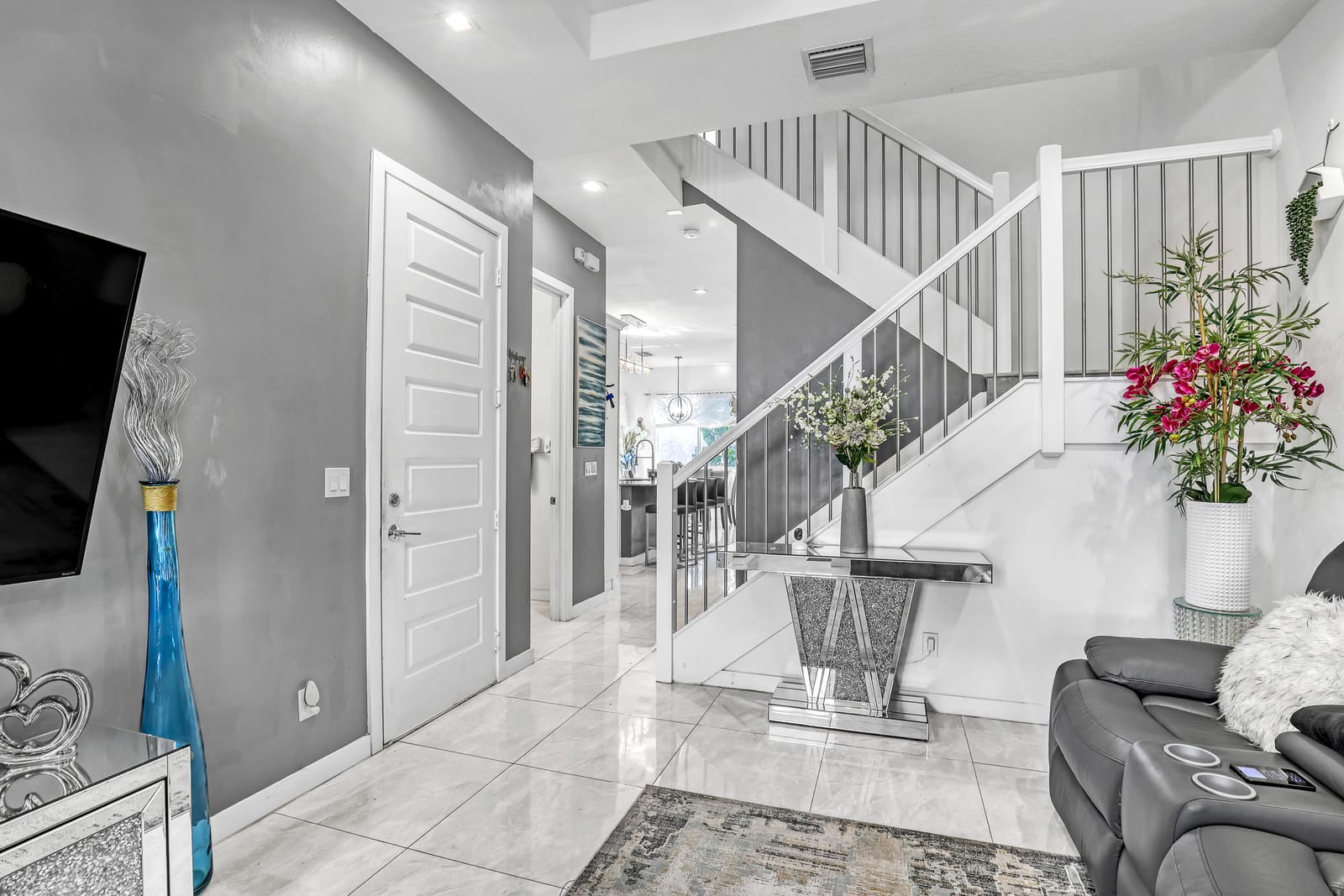 1010 Pioneer Way — photo 7