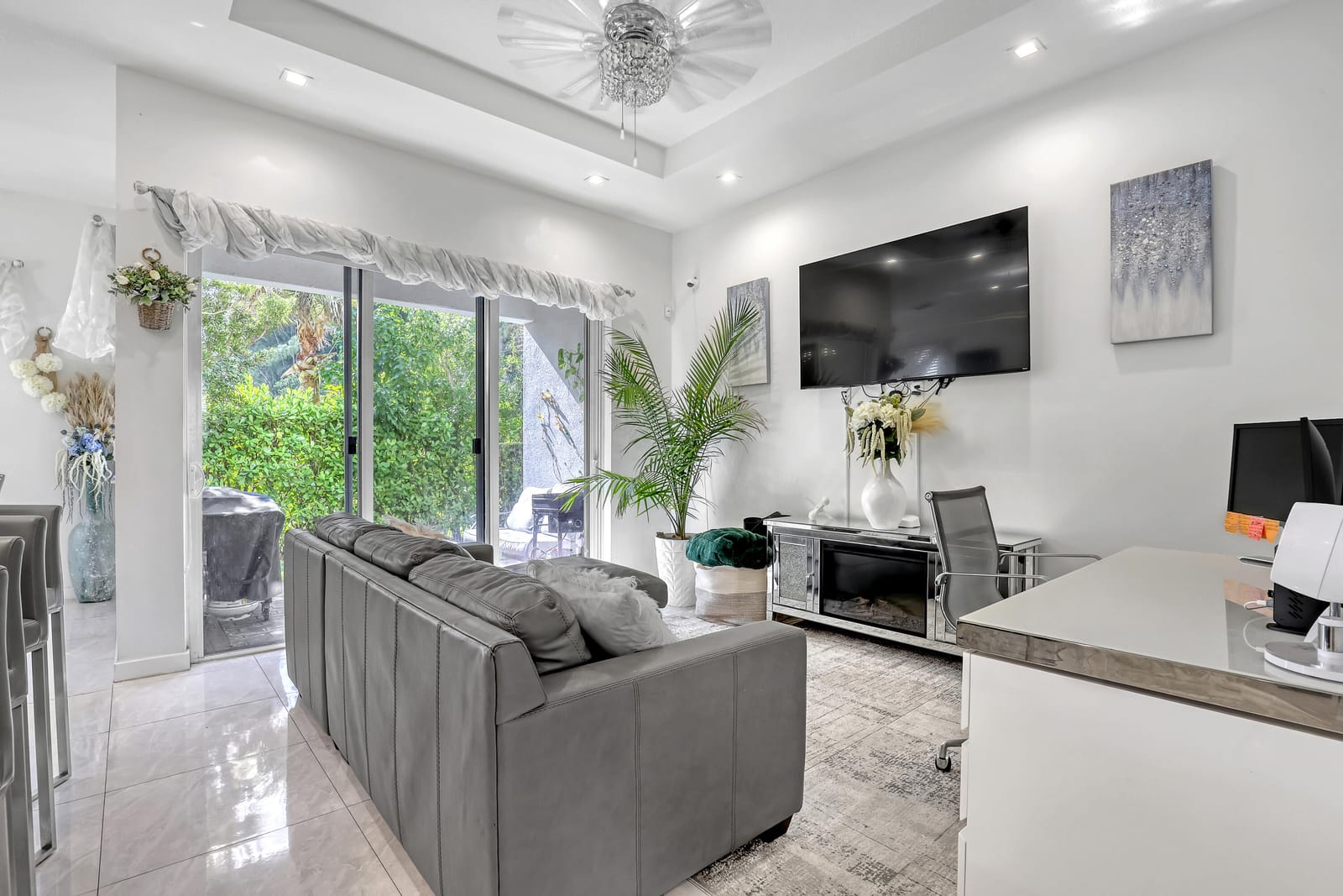 1010 Pioneer Way — photo 8
