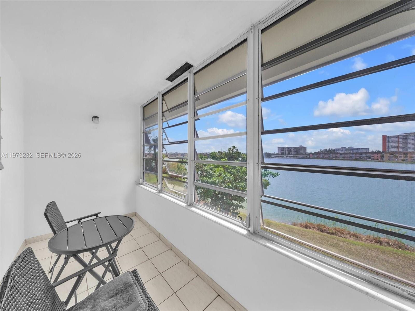 1530 NE 191st Street 306, Miami, FL 33179 photo 2