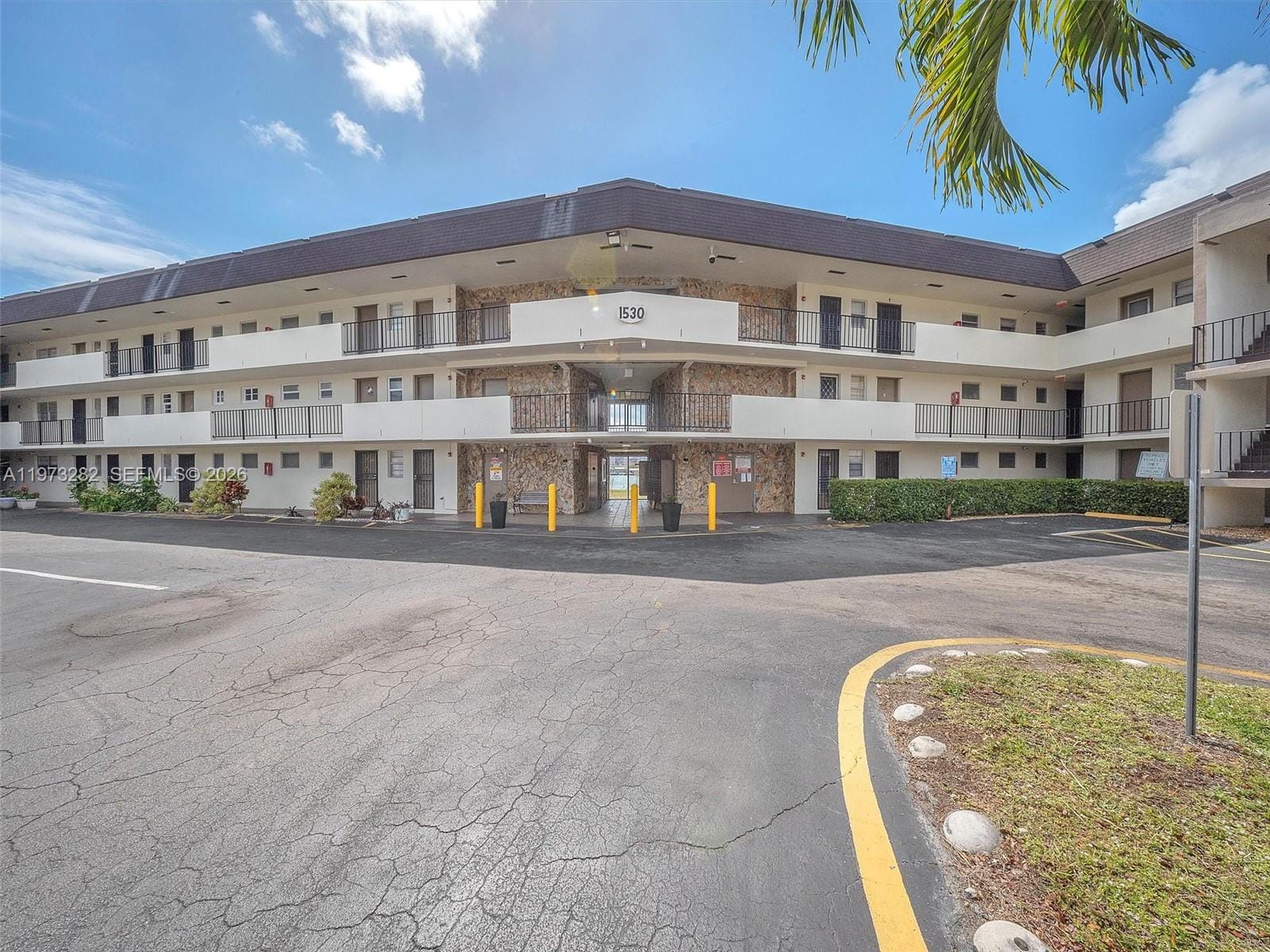 1530 NE 191st Street 306, Miami, FL 33179 photo 16