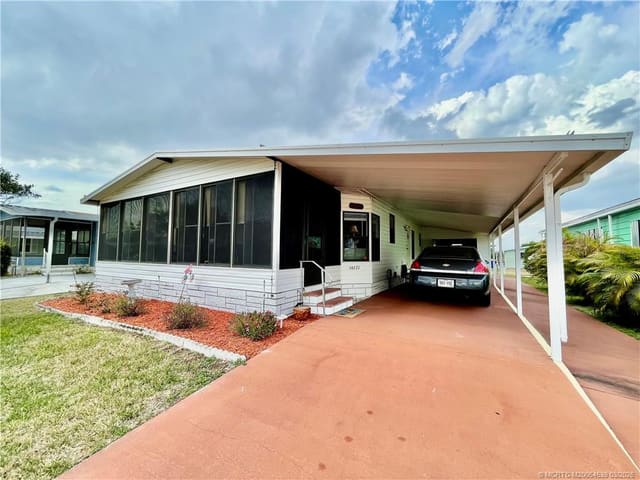 16171 Five Wood Way SW, Indianwood Golf Country Club, Indiantown, FL