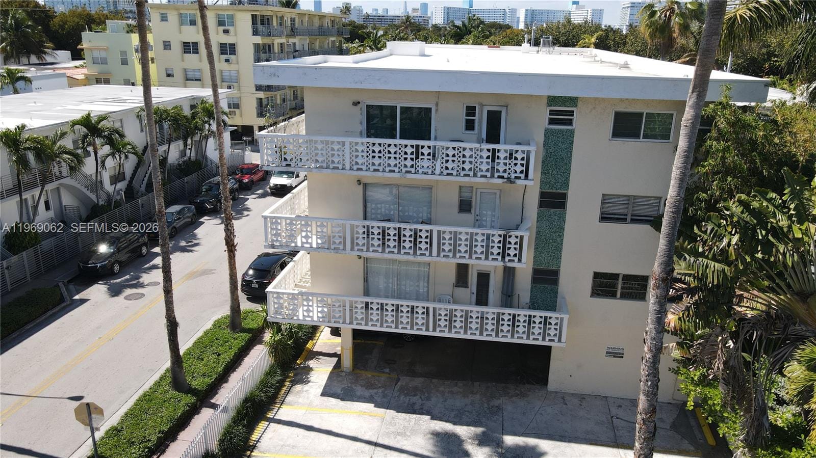 900 Euclid Avenue 10 — photo 2