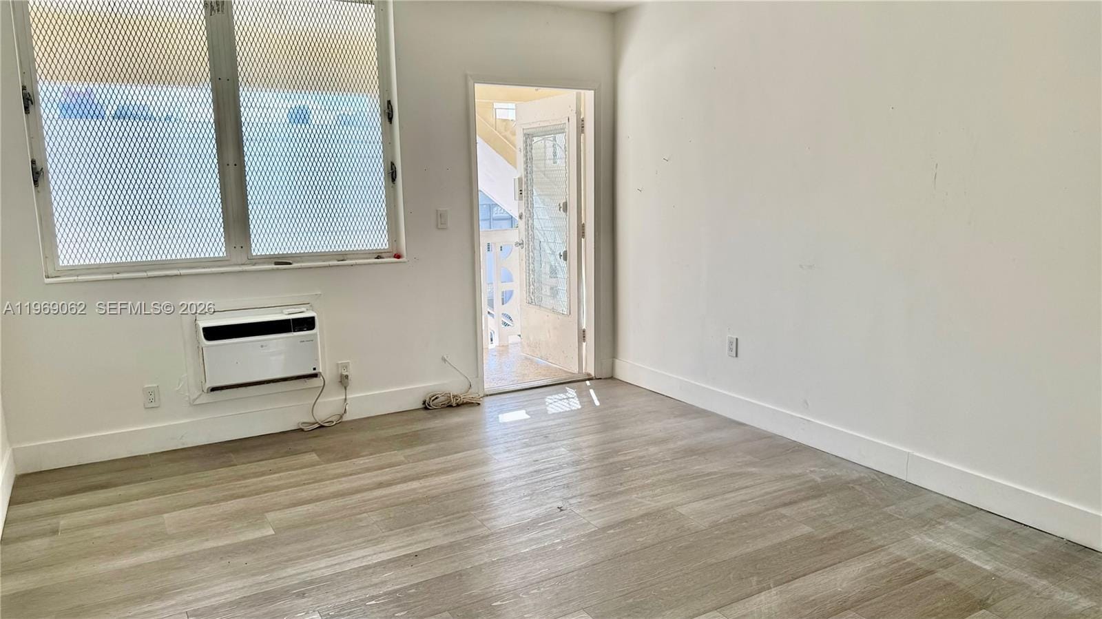 900 Euclid Avenue 10 — photo 4
