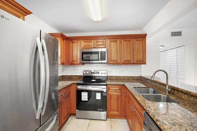 1661 Balfour Point Drive B, sold in Palm Beach Place Condo, West Palm Beach, FL