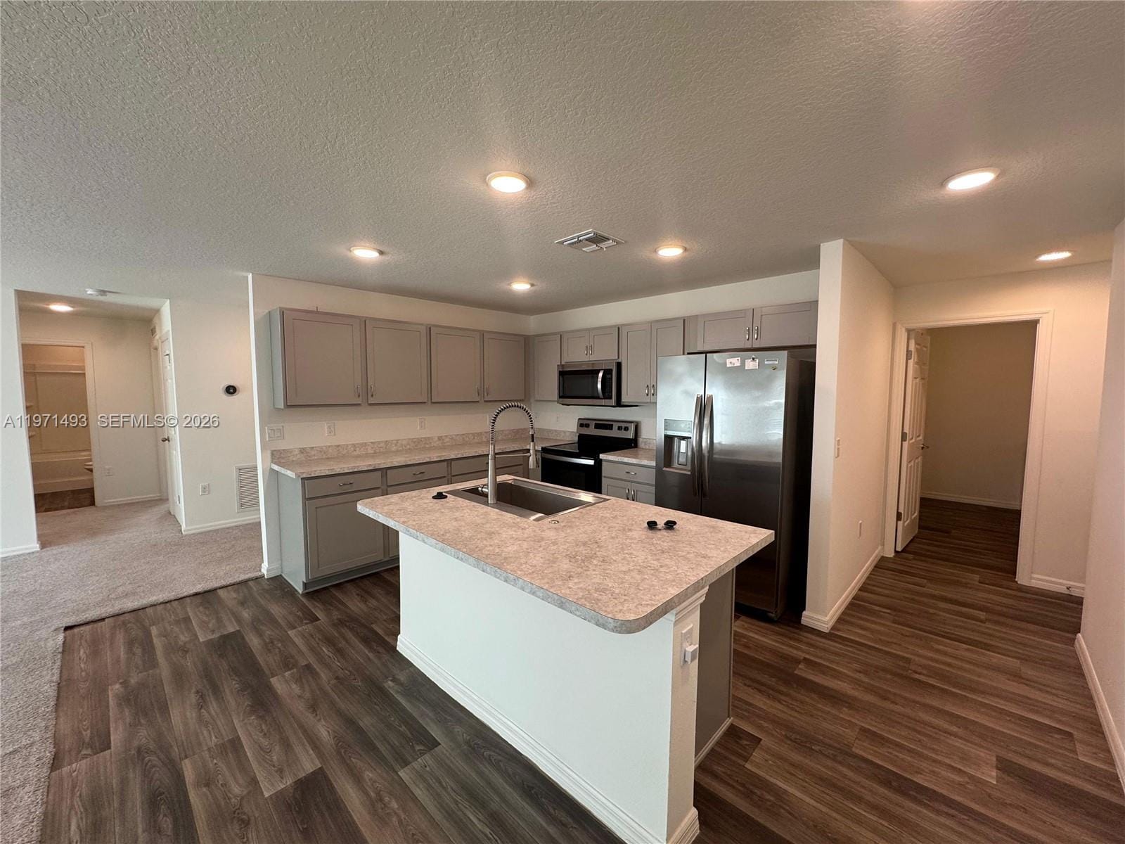 314 SW Ray Avenue — photo 2