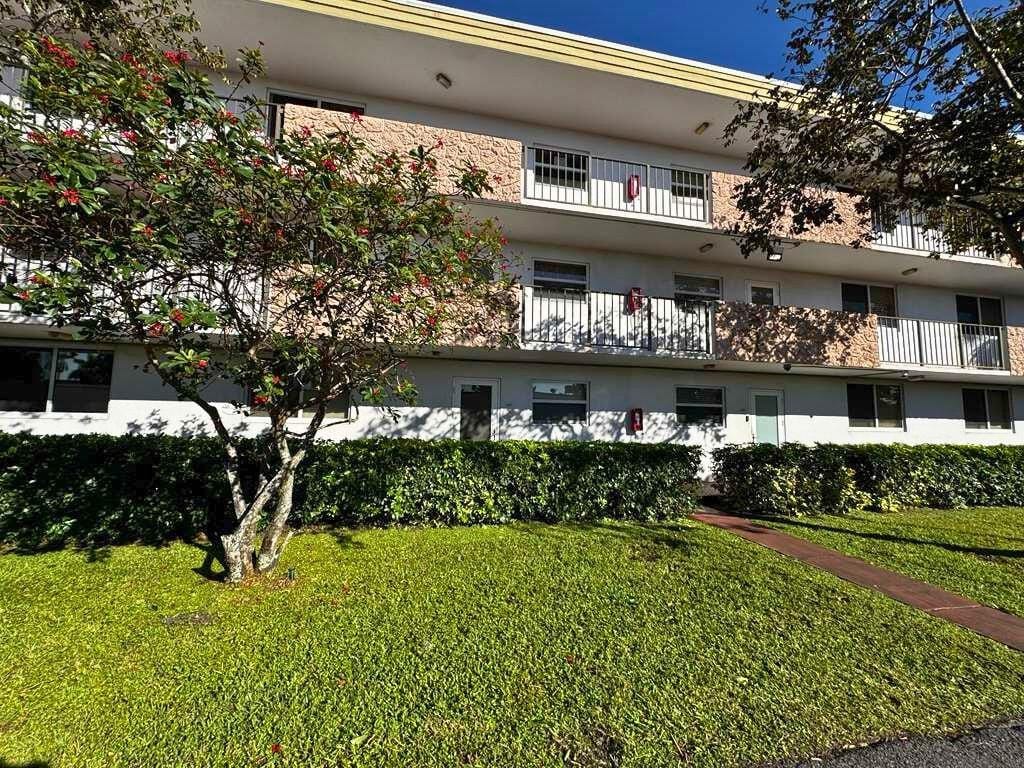 6005 Del Lago Circle 105, Sunrise, FL 33313