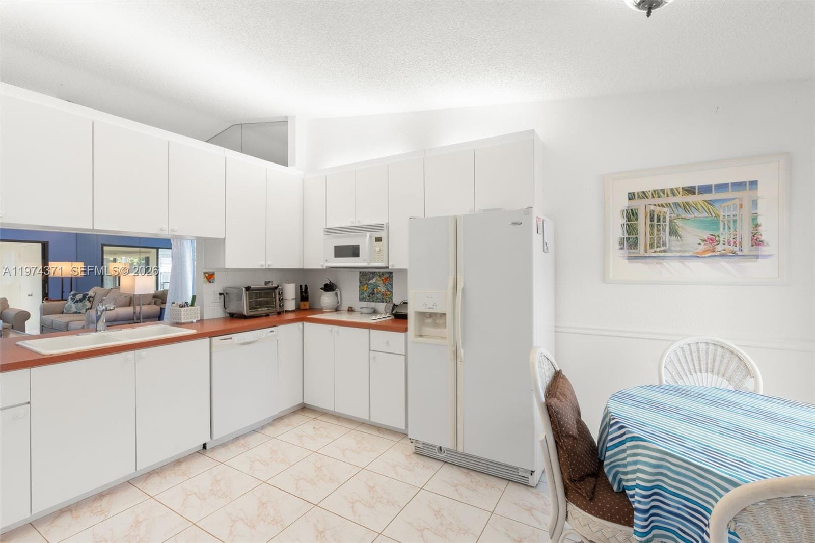 1064 E Lakes Drive — photo 2