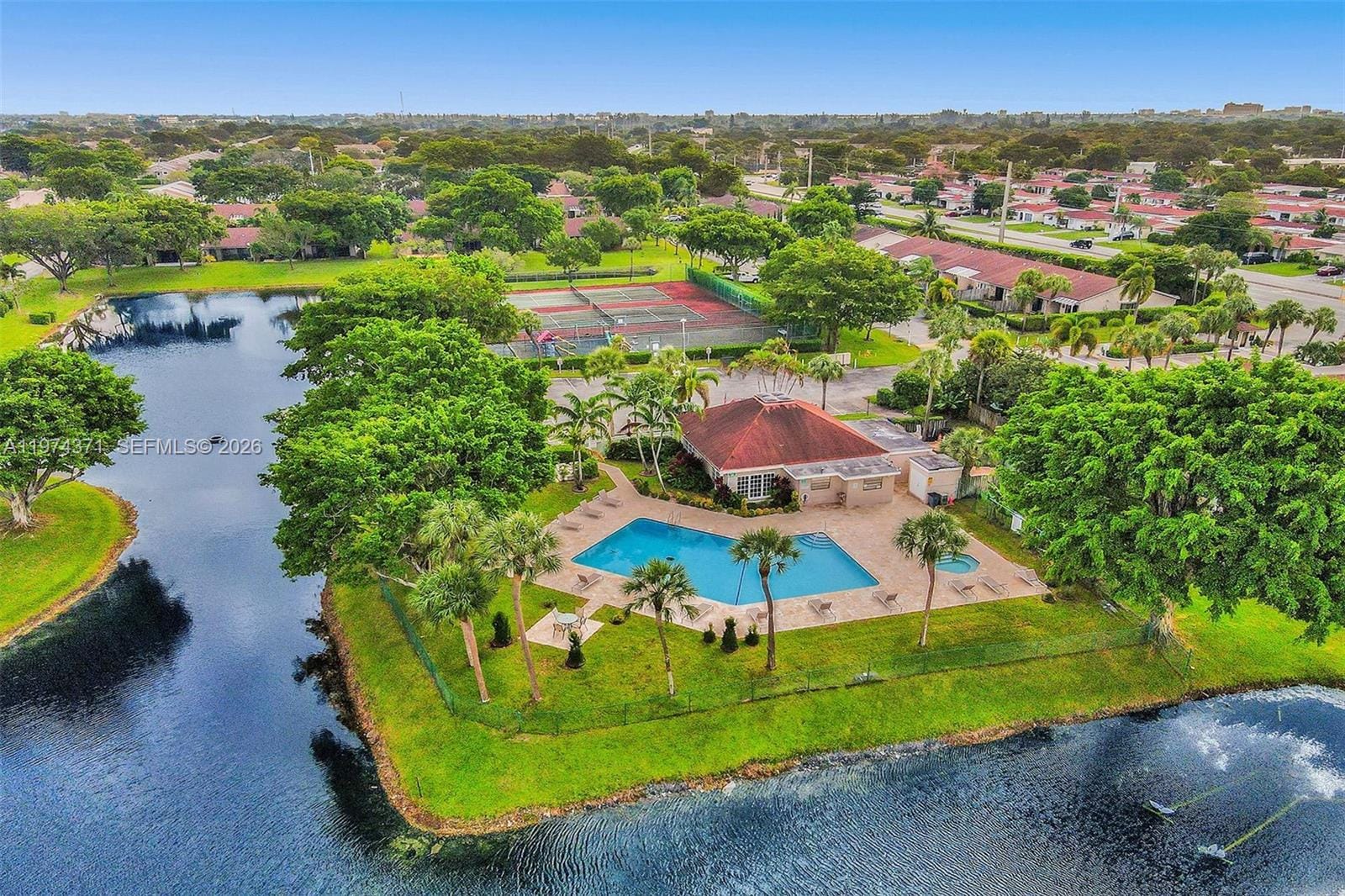 1064 E Lakes Drive, Deerfield Beach, FL 33064 photo 30