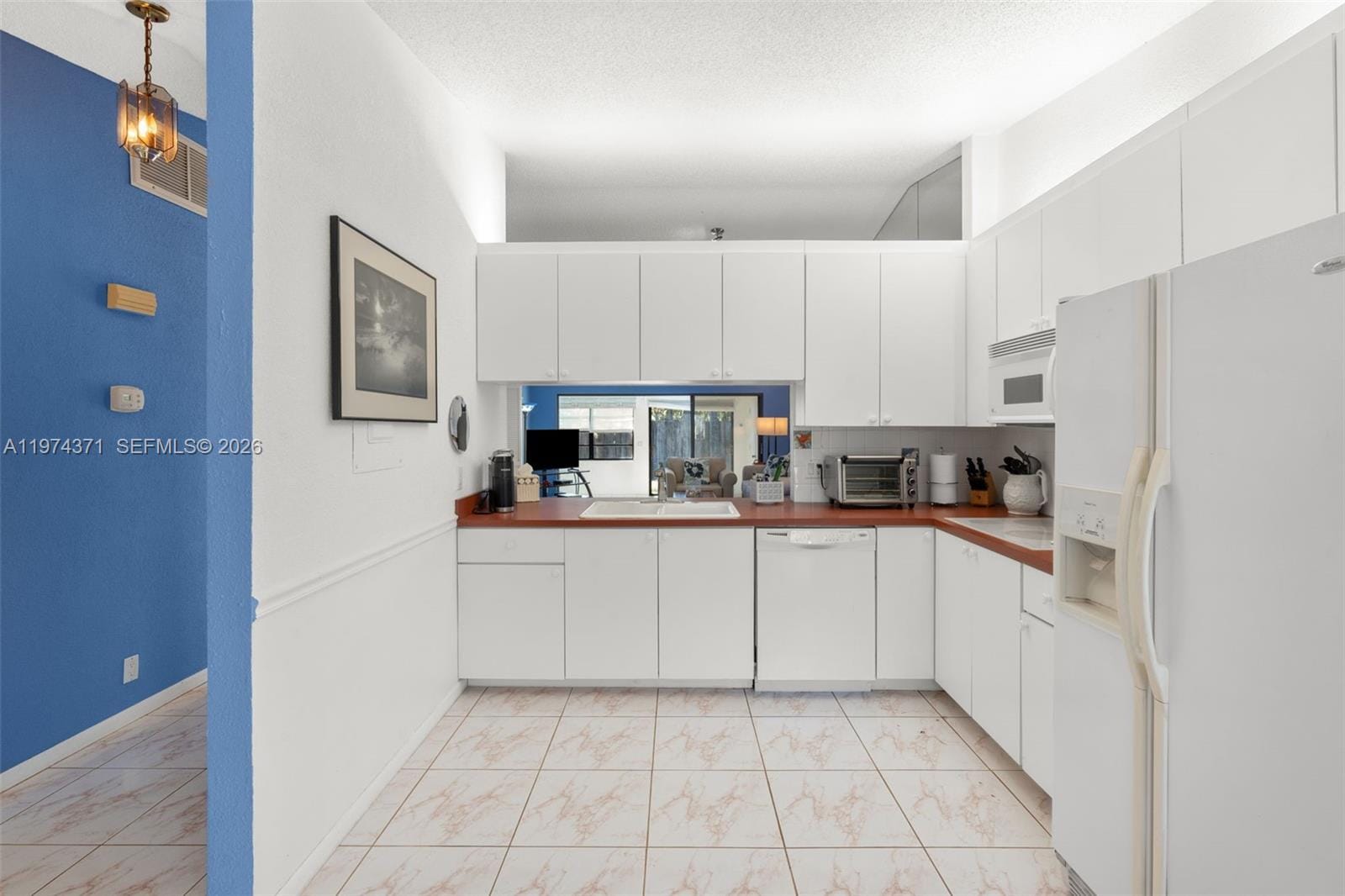 1064 E Lakes Drive — photo 9