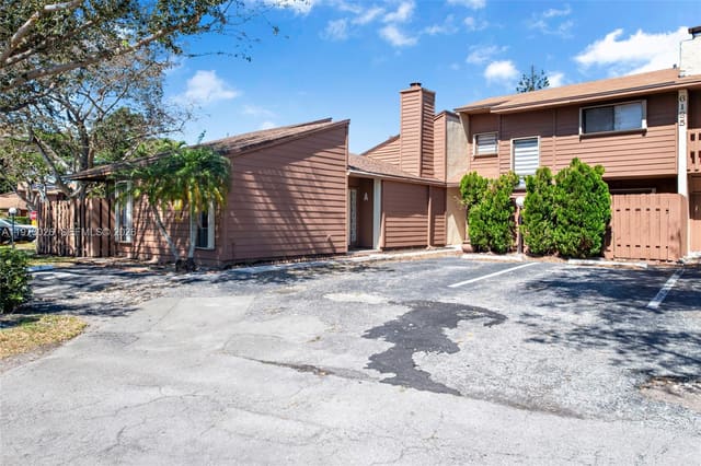 6185 Live Oak Court A, sold in Banyan Lakes, Tamarac, FL