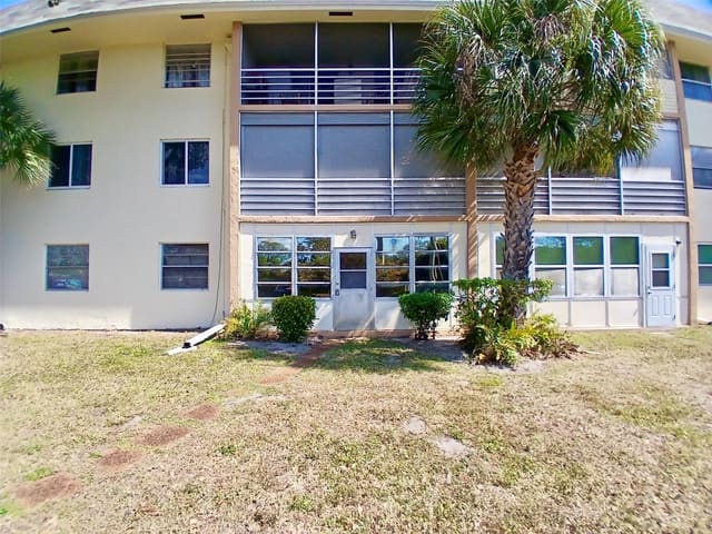 5190 E Sabal Palm Boulevard 103, sold in Sabal Palm Village, Tamarac, FL