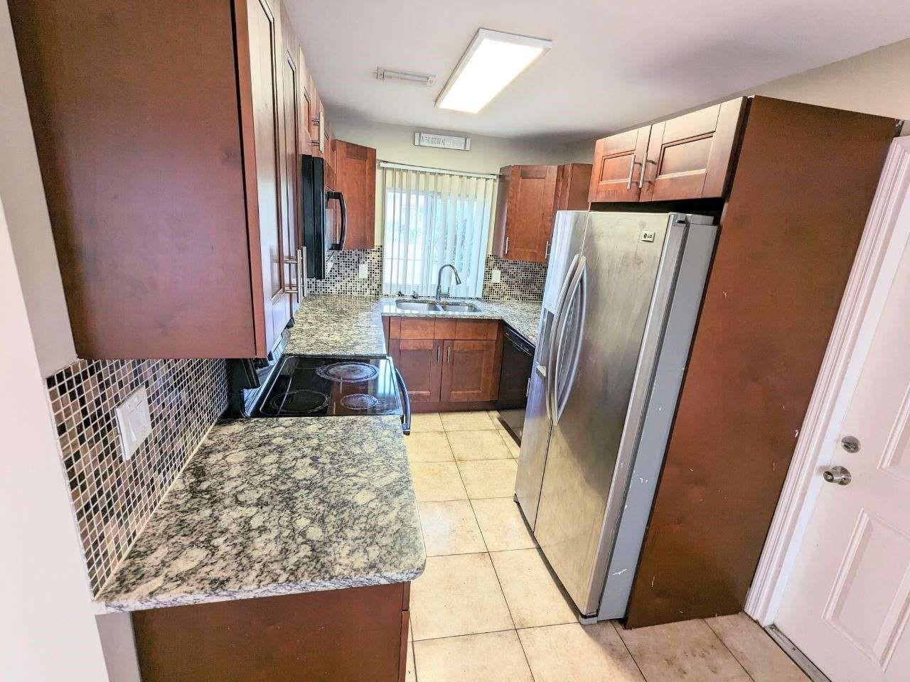141 NW 10th Street — photo 7
