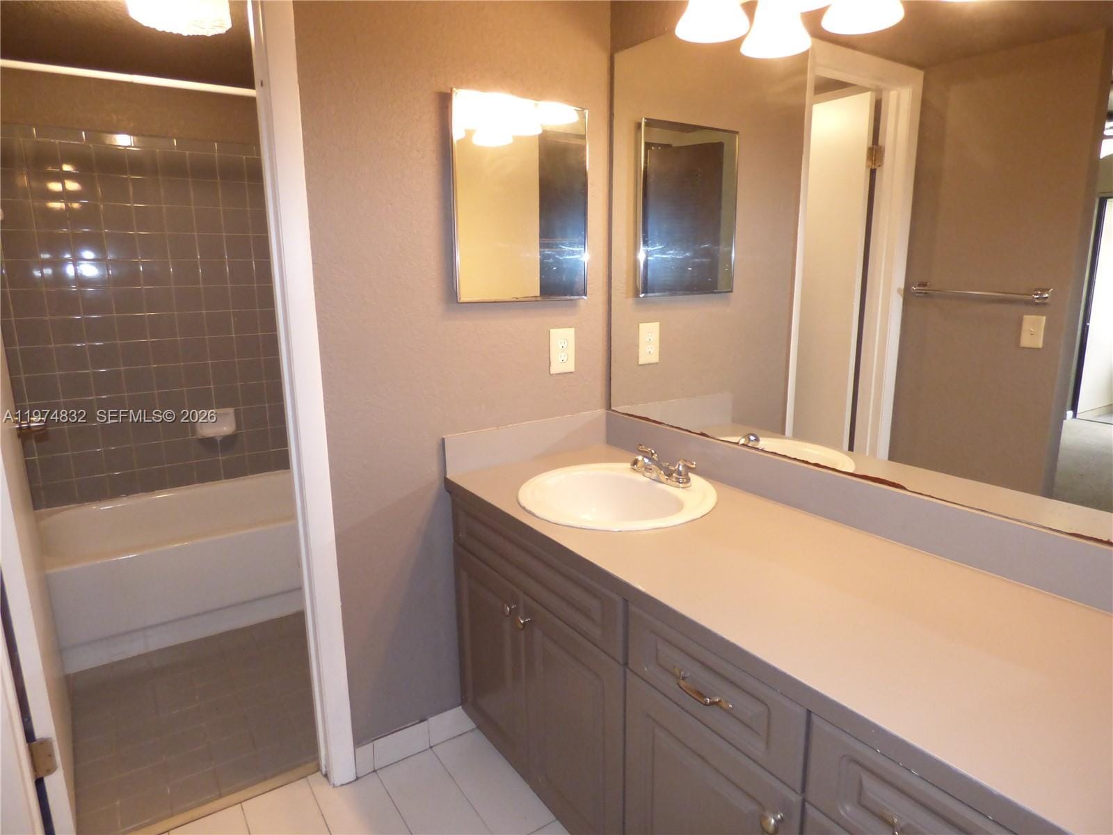 20140 NE 3rd Court 1, Miami, FL 33179 photo 5