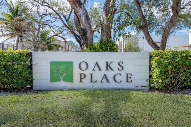 5467 W Oak Way, sold in Oaks Place, Dania Beach, FL