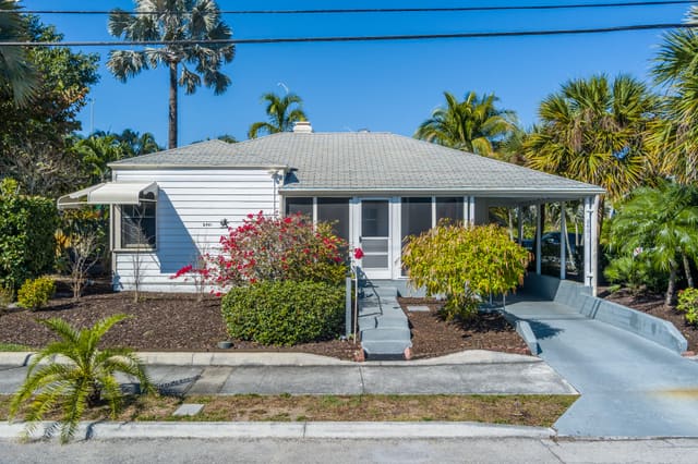 2401 Ridgeway Avenue, sold in Belvedere Park, West Palm Beach, FL