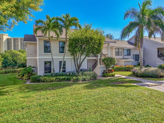 2101 Fairway Drive S, sold in Jupiter Dunes Condo, Jupiter, FL