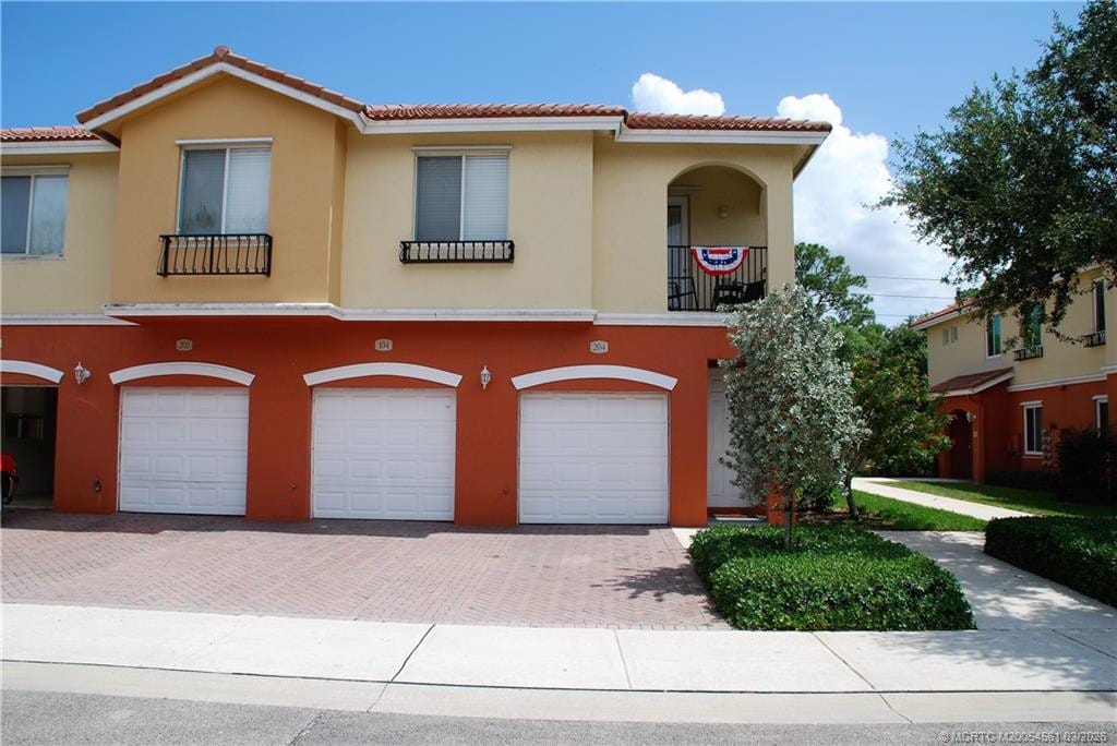 Pending home at 51 SE Sedona Circle 104, Stuart, FL 34994