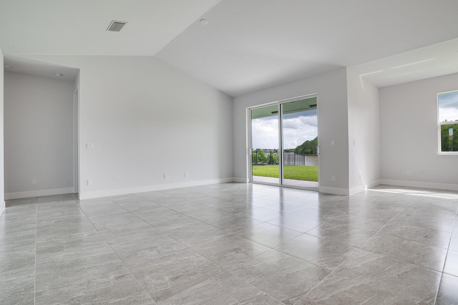 388 SW Vista Lake Drive — photo 10