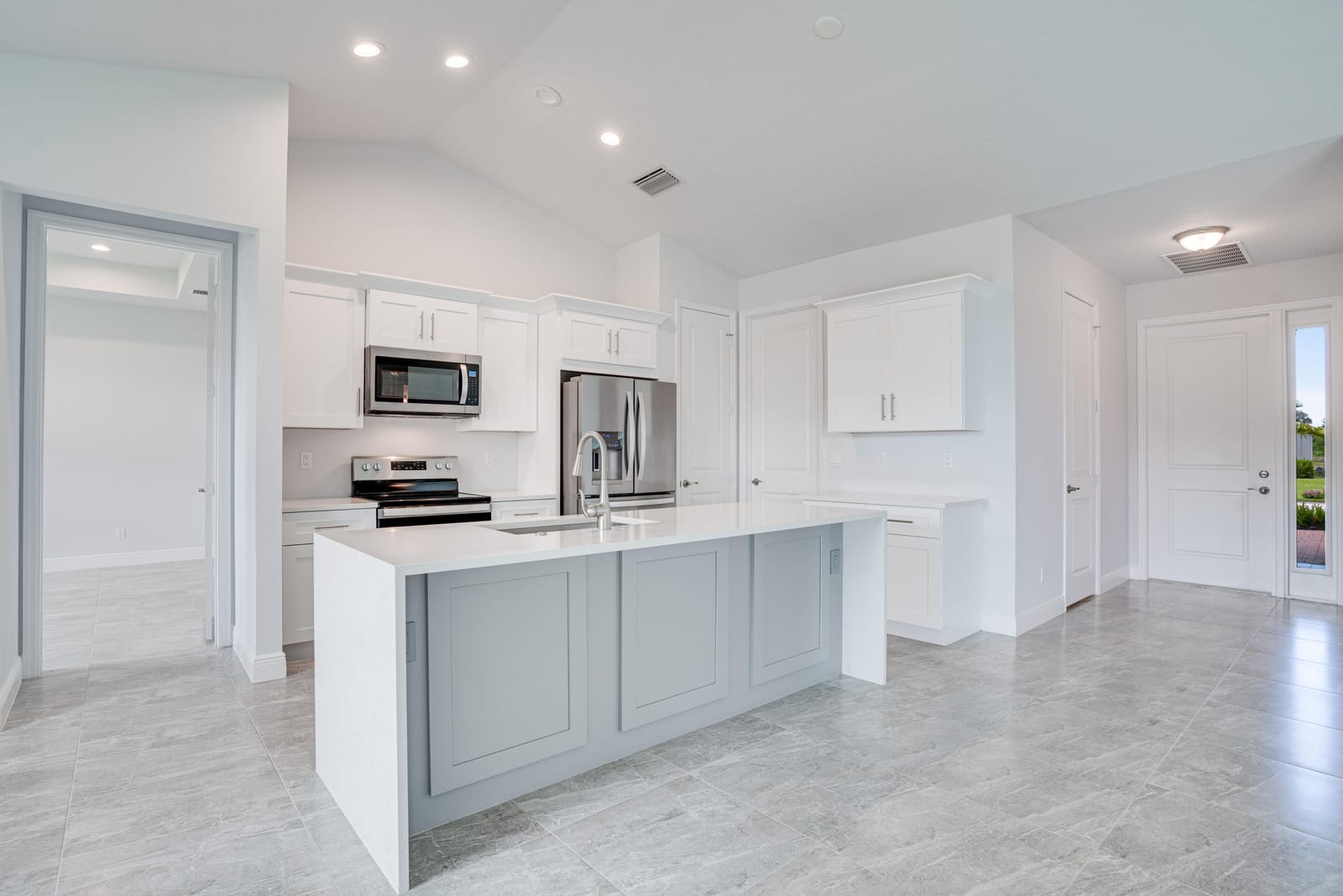 388 SW Vista Lake Drive — photo 3