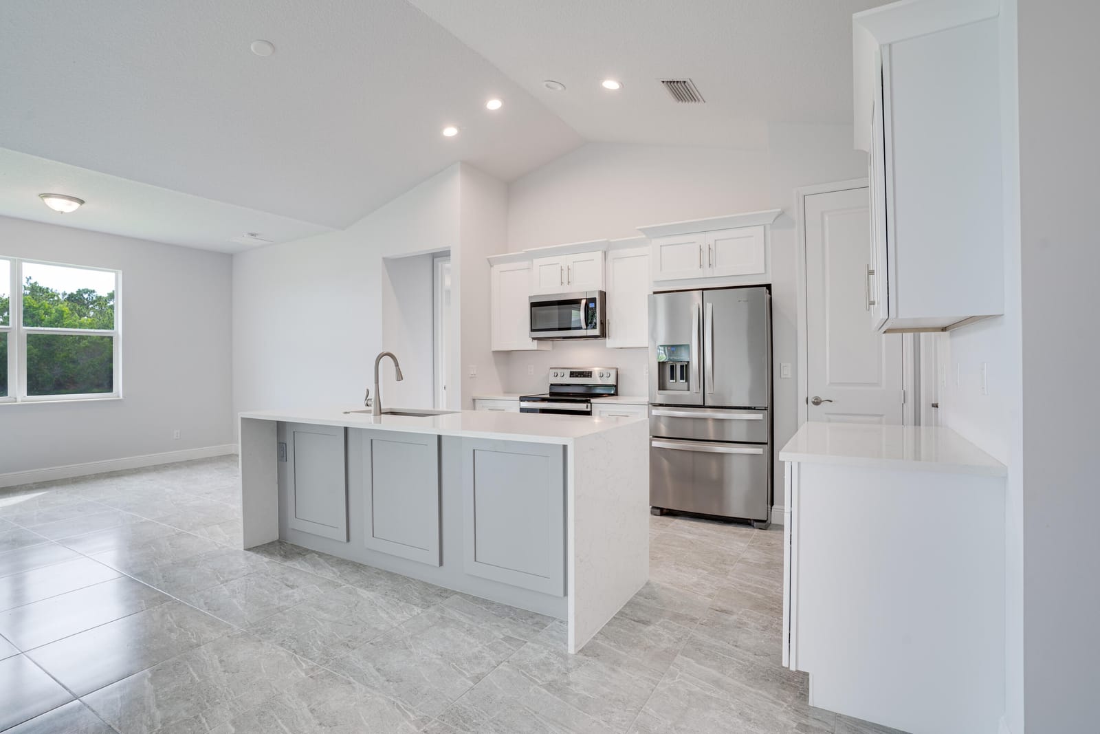 388 SW Vista Lake Drive — photo 4