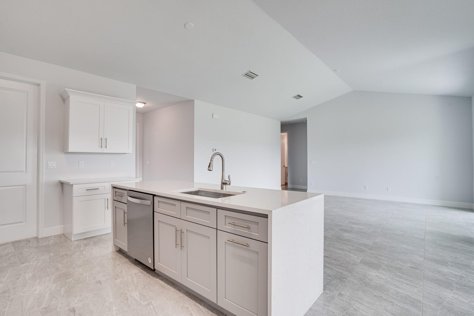 388 SW Vista Lake Drive — photo 5