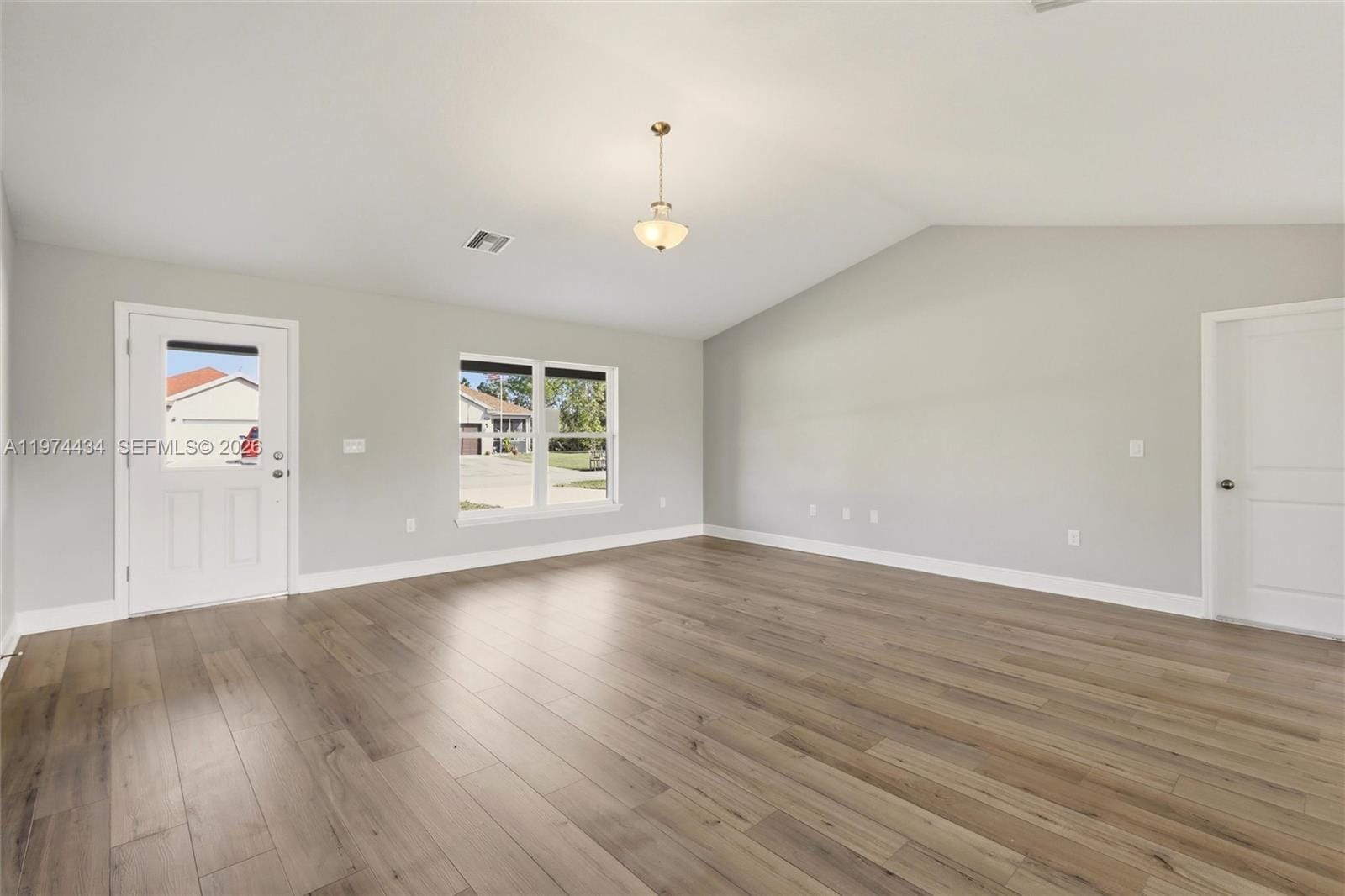 6823 Dickinson Drive — photo 3