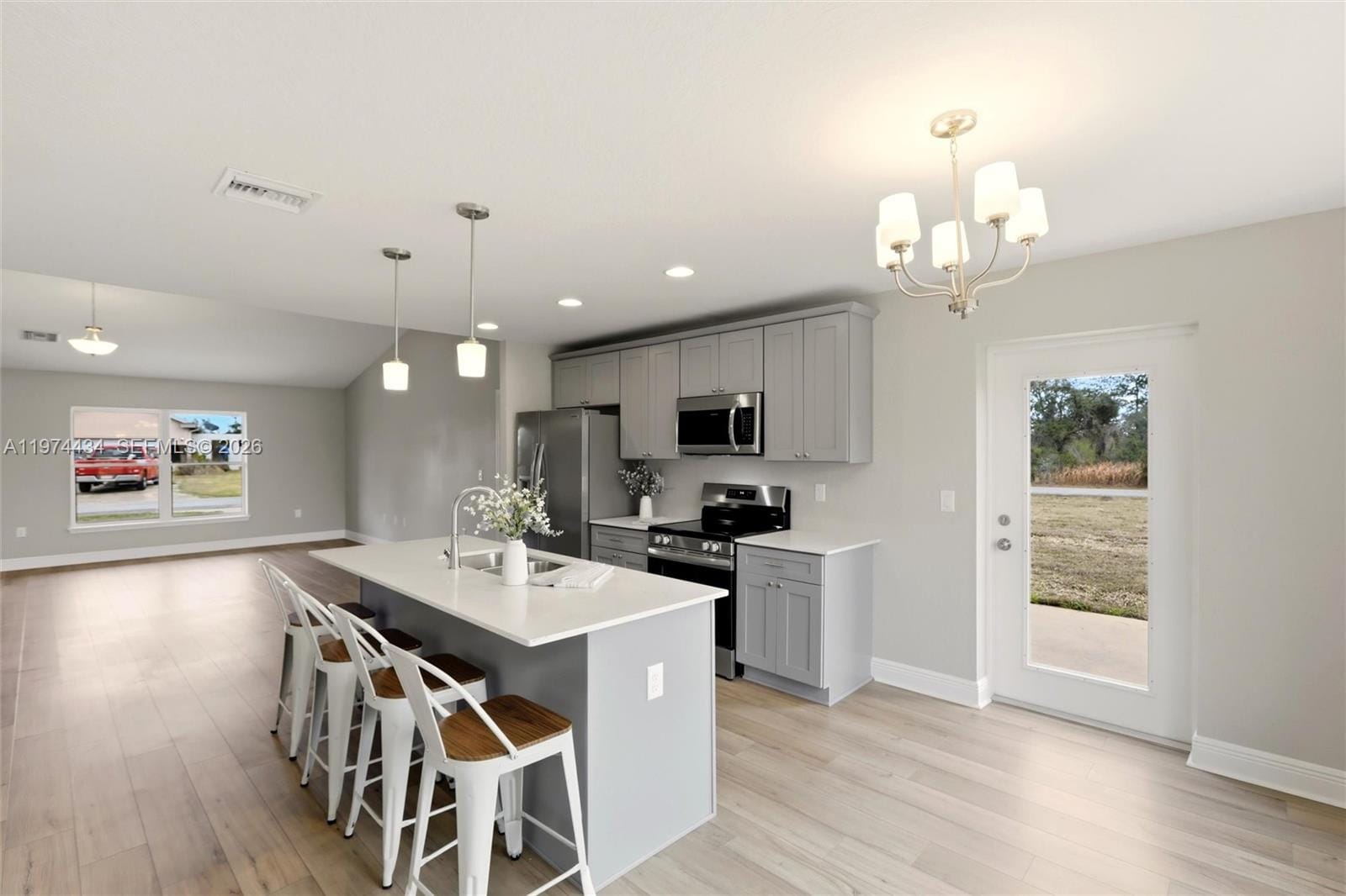 6823 Dickinson Drive — photo 8