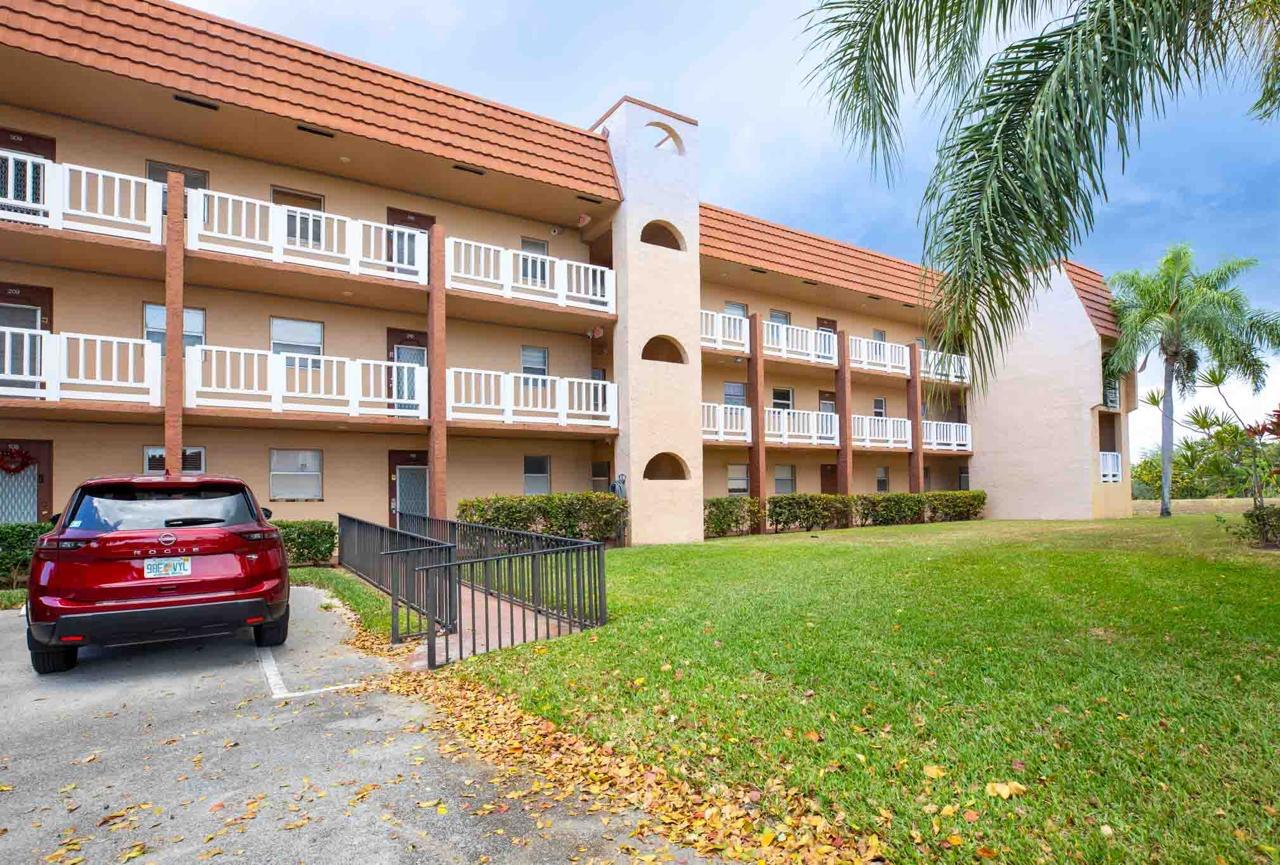 9041 Sunrise Lakes Boulevard 111, Sunrise, FL 33322, Sunrise