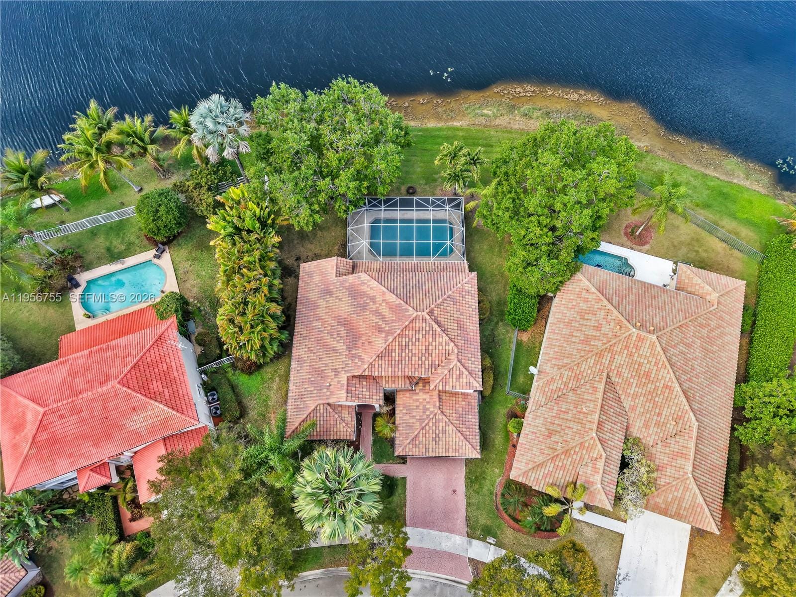 637 Lake Boulevard, Weston, FL 33326 photo 2