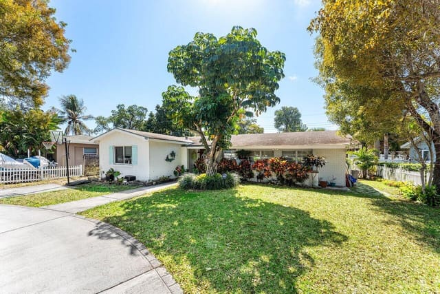 102 NE 22nd Street, Delray Beach, FL 33444