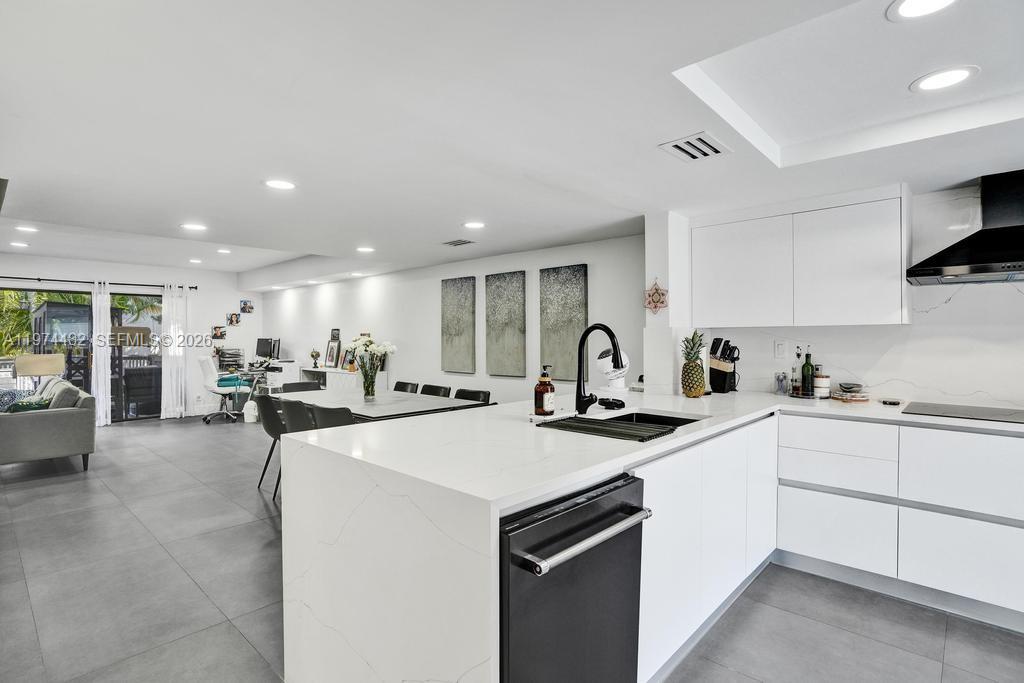 2723 NE 164th Street 77, North Miami Beach, FL 33160, North Miami Beach
