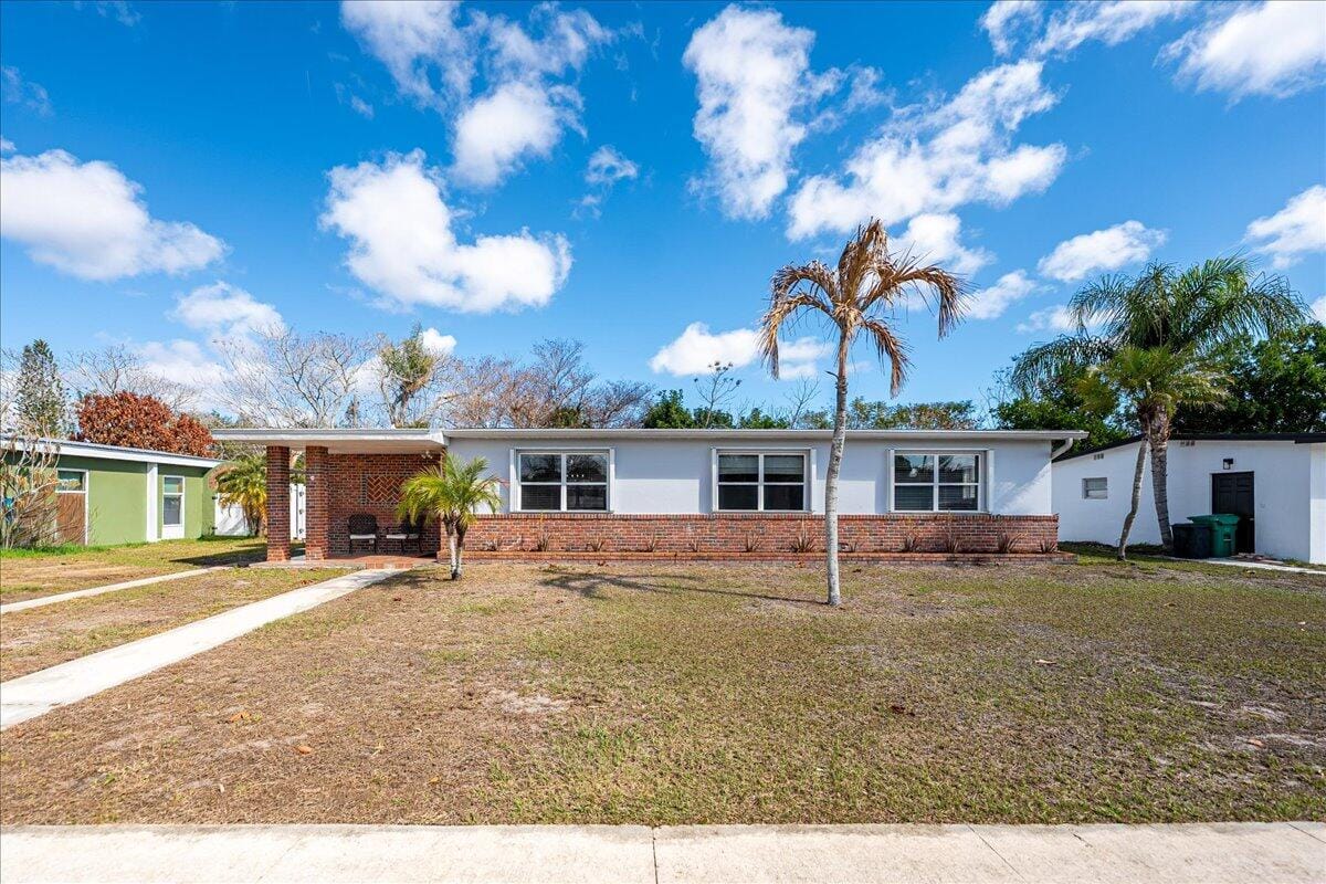 131 SE Lucero Drive, Port St. Lucie, FL 34983