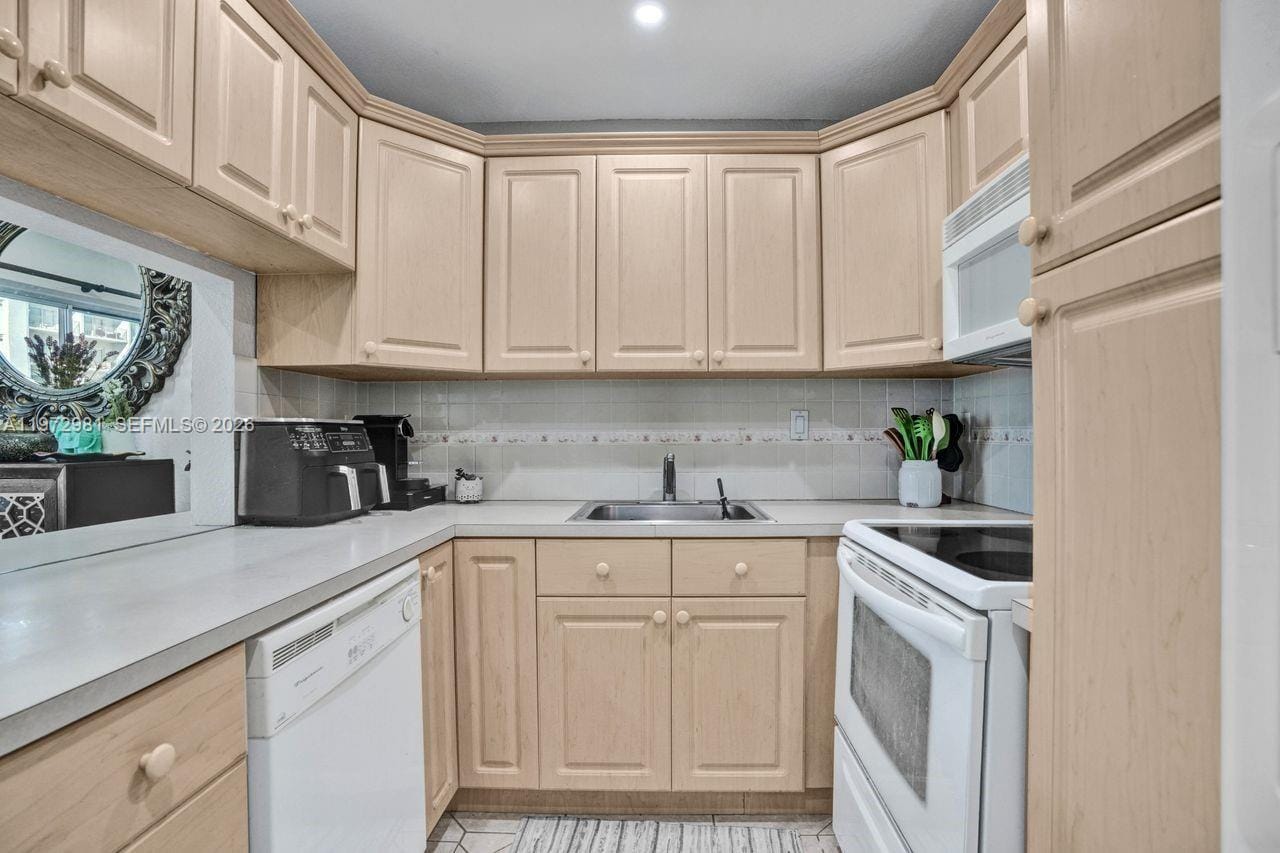 3665 NE 167th Street 208, North Miami Beach, FL 33160 photo 12