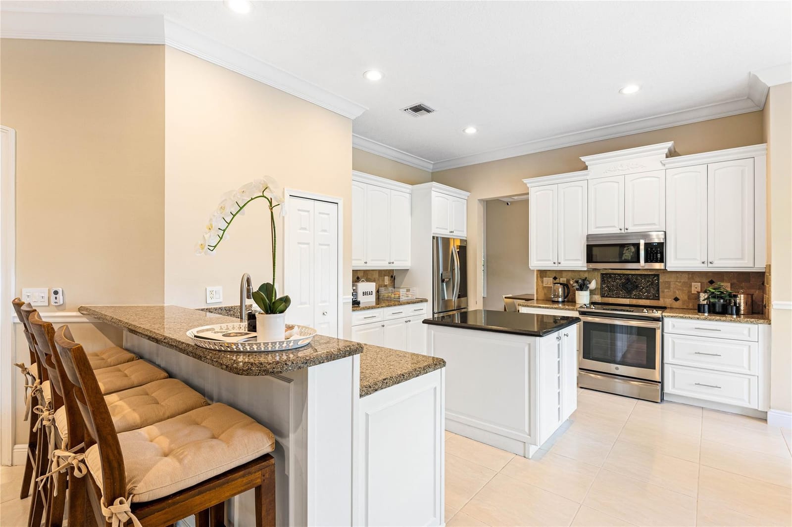 2527 Montclaire Circle, Weston, FL 33327 photo 11