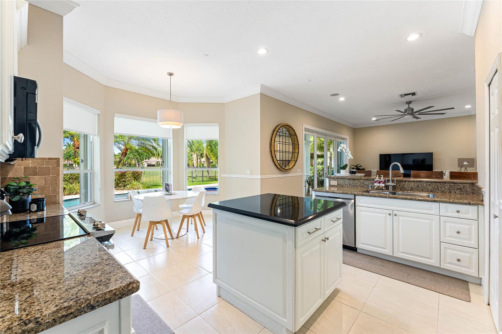2527 Montclaire Circle, Weston, FL 33327 photo 8