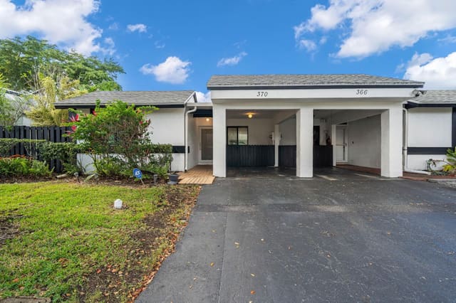 370 Fairway Circle 13, sold in Villas AT Bonaventure IN, Weston, FL