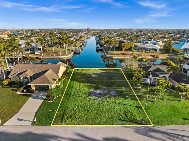 2623 SW 35th Lane, Cape Coral, FL 33914