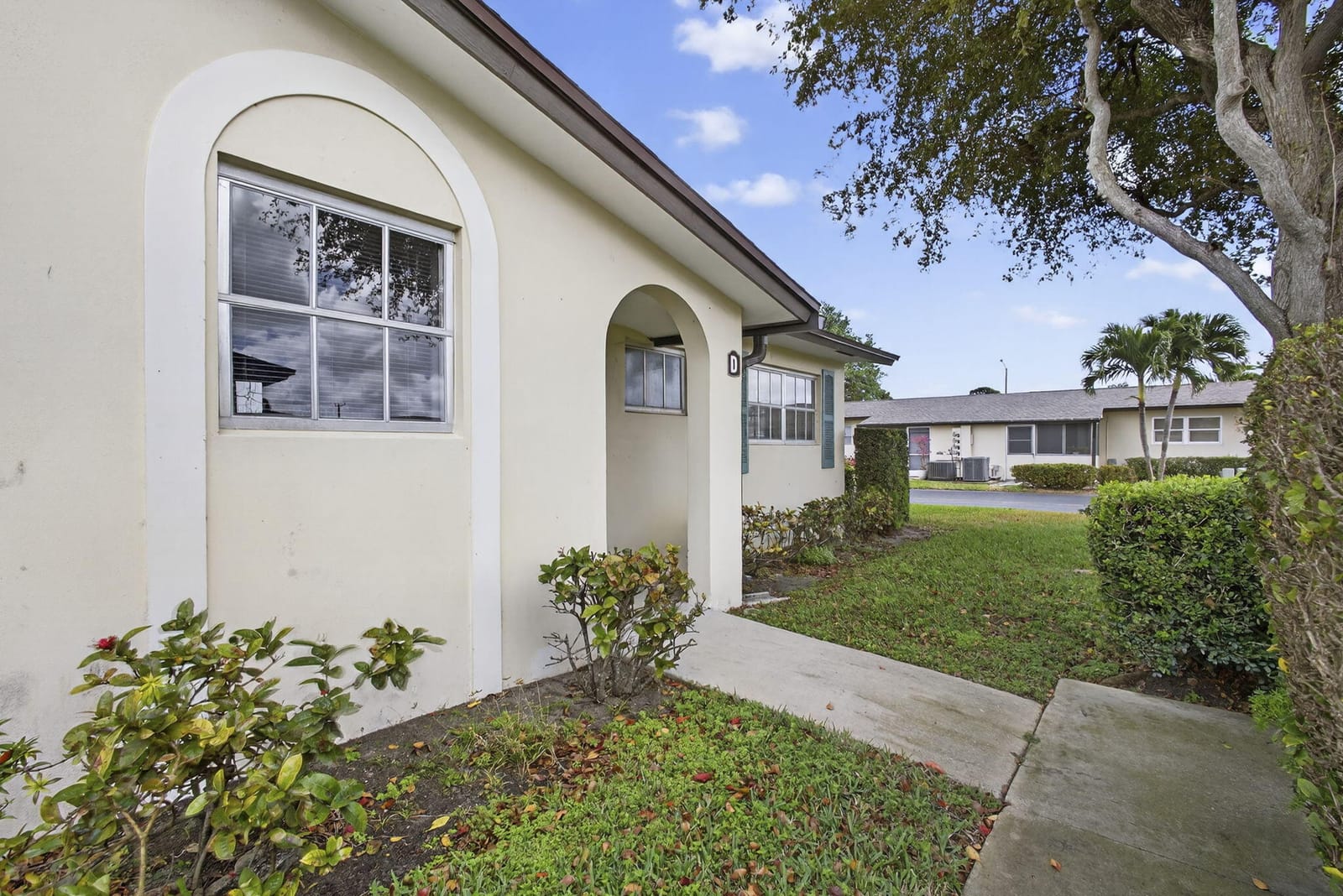 2960 Ashley Drive E D — photo 2