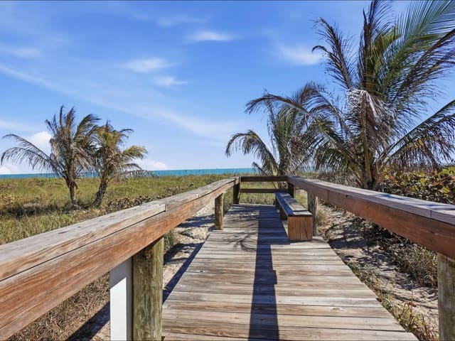 3206 S Lakeview Circle 1105, sold in The Sands Section 1 Condominium, Hutchinson Island, FL