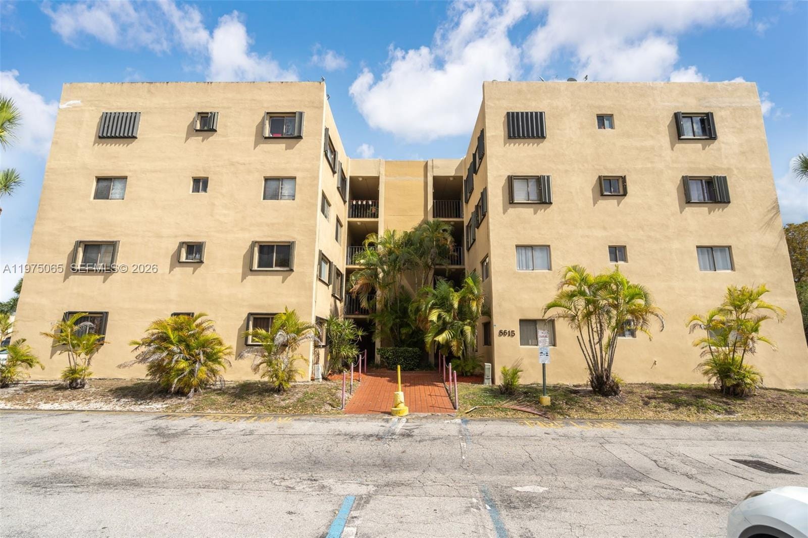 8615 NW 8th Street 421, Miami, FL 33126