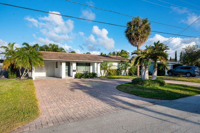 2200 NE 15th Terrace NE, sold in Edgewater Estates, Wilton Manors, FL