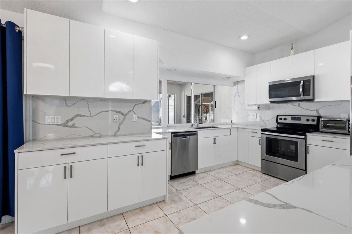 4424 NW Alsace Avenue, Port St. Lucie, FL 34983
